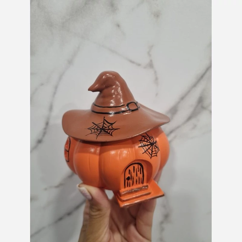 شات شمع معطر طرح کلبه کدو درب دار